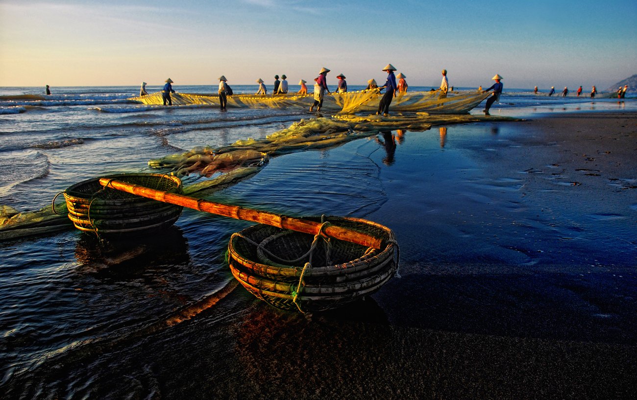 In Sam Son, a culinary journey is an unmissable experience. The generous sea bestows upon this regio...