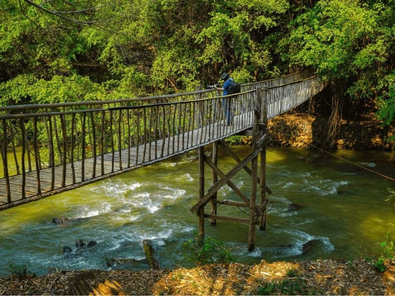 Stretching across the mighty, ngược-flowing Sêrêpốk River, the Buôn Đôn Suspension Bridge is an unmi...