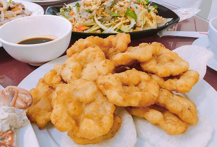 The price of Hạ Long squid cake typically ranges from 450,000 – 550,000 VND/kg, largely depending on...