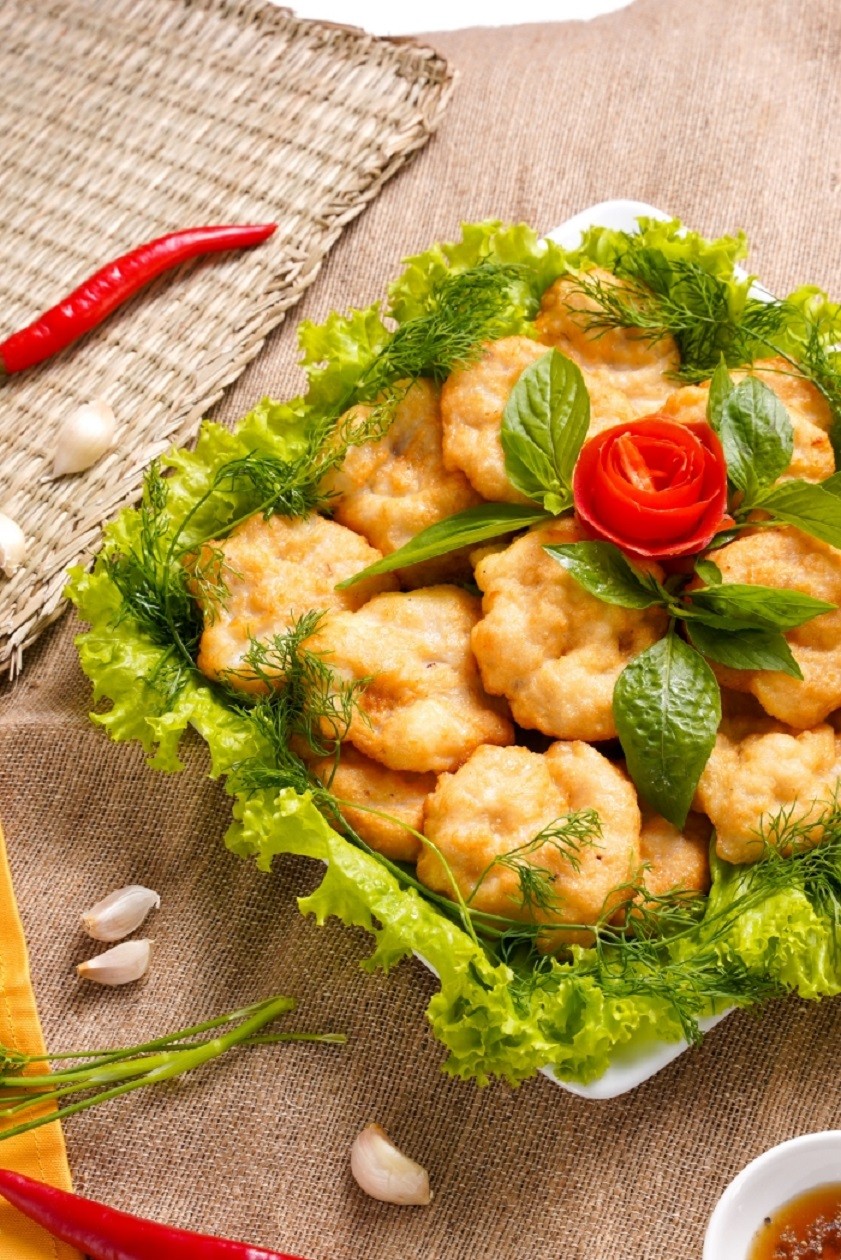 To purchase premium, authentic Hạ Long squid cake, the key lies in identifying hand-pounded varietie...