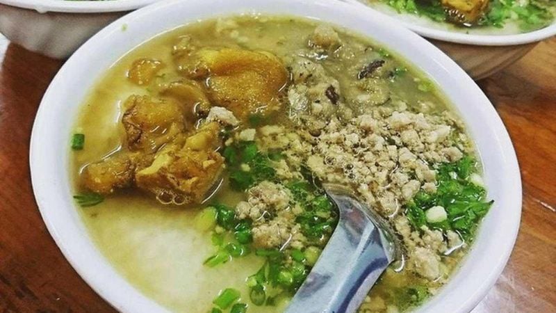 To transform the toxic au tau root into a delicious and nutritious porridge, the H'Mong people of Ha...