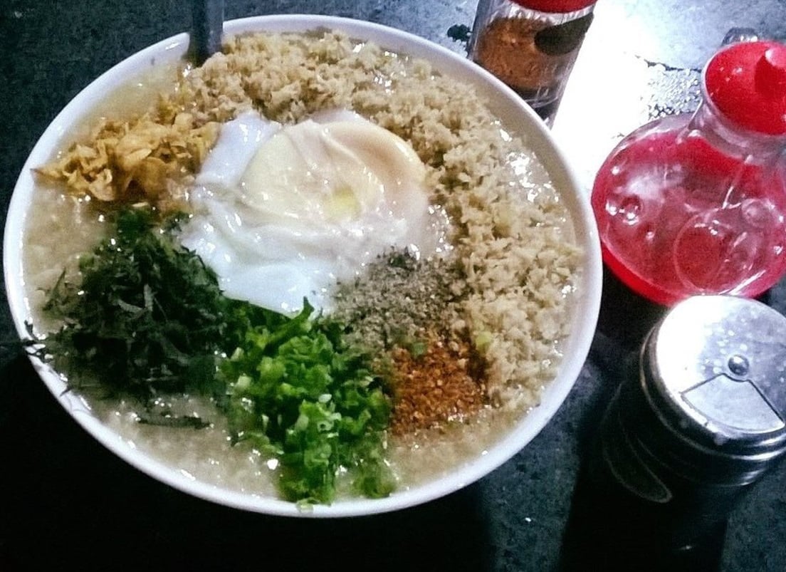 What makes Au Tau porridge special is its unique, unforgettable flavor. The appealing dark brown por...