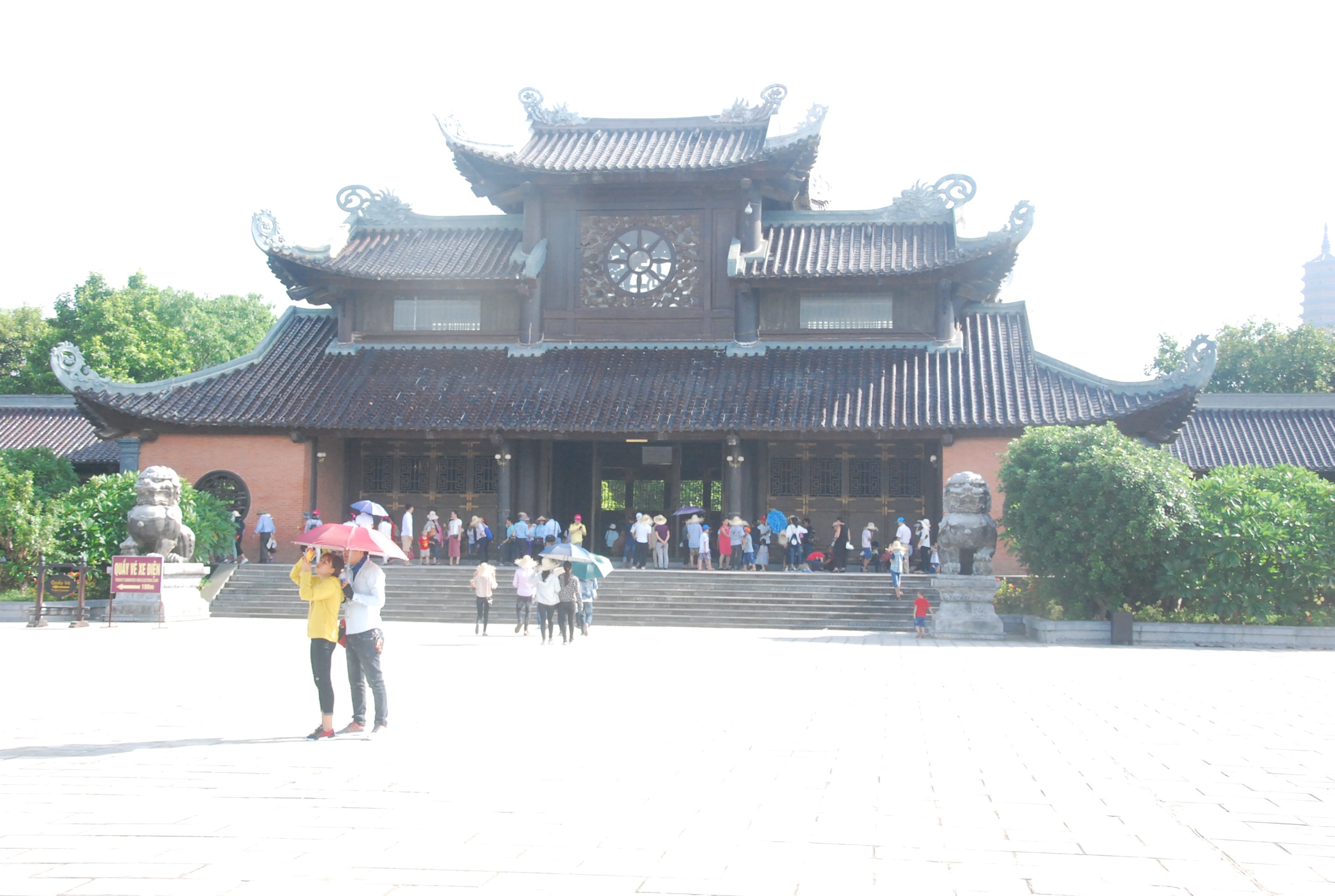 The architecture of the new Bai Dinh Pagoda is a harmonious blend of grandeur and traditional Vietna...