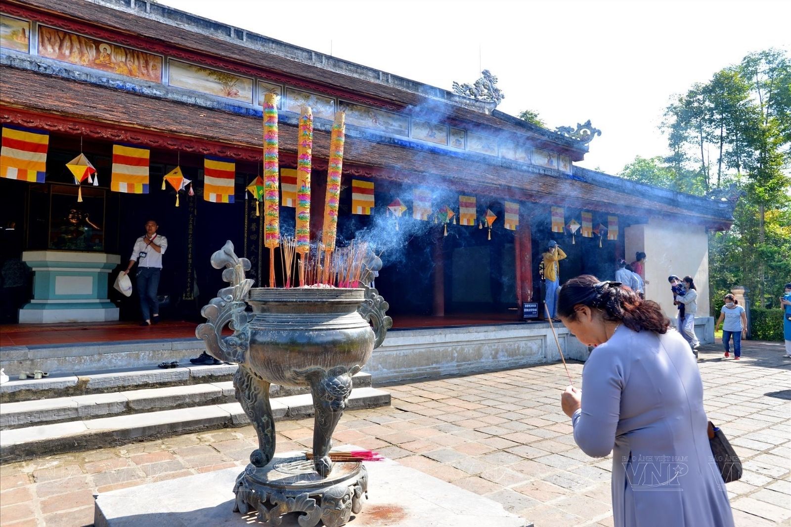 One of the most popular folk tales about Thien Mu Pagoda is the “love curse”: that couples who visit...
