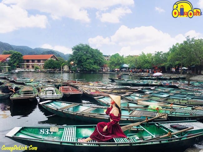 Annually, Hoa Lu Ancient Capital buzzes with major traditional festivals, offering an occasion for l...