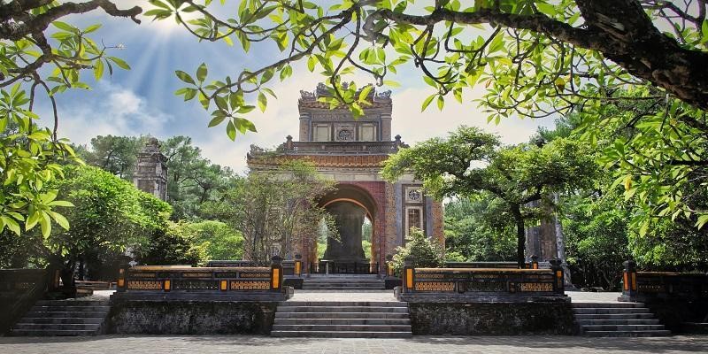 To truly grasp Hue's subtle charm, choosing the right time to visit is crucial. Spring, from Februar...