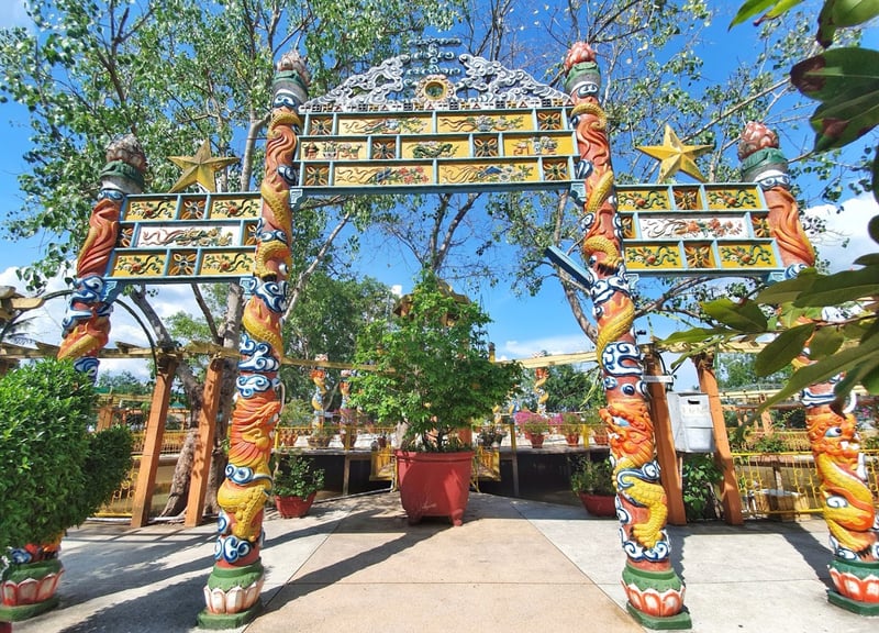 Cồn Phụng is blessed by nature with fertile alluvial soil, giving rise to abundant fruit orchards th...