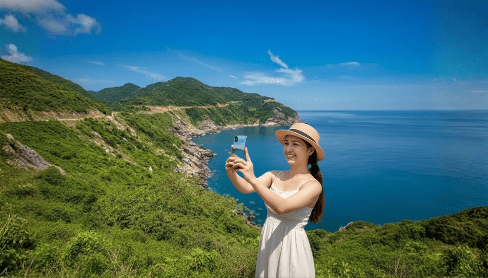 Located on the eastern side of Cu Lao Cham, Eo Gio is a majestic natural masterpiece, resembling a s...