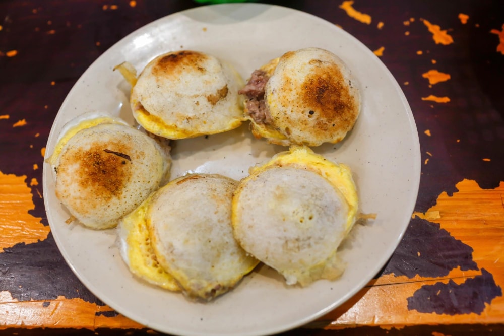 Amidst Da Lat's cool weather, a plate of hot, fragrant 'banh can' is an exceptionally delightful cho...