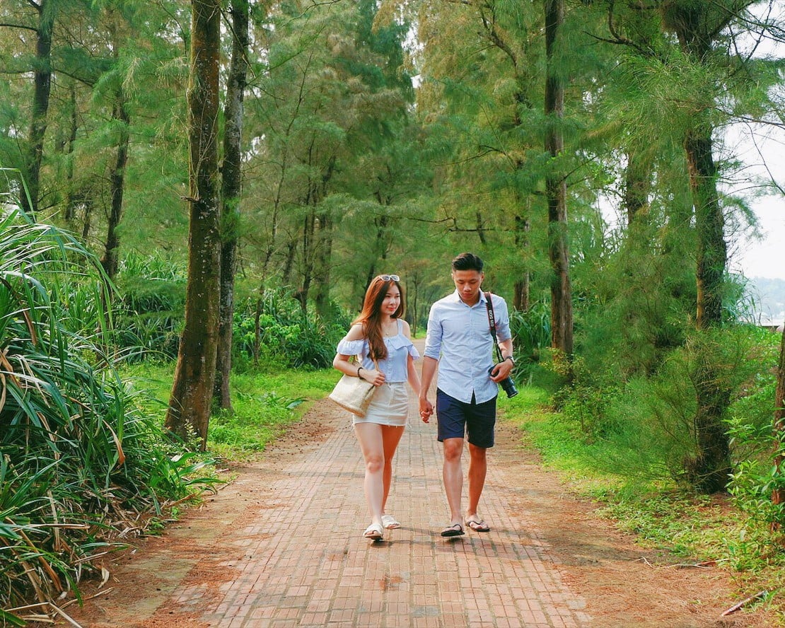 For accommodation, Co To and Quan Lan offer various options, from cozy homestays run by locals to co...