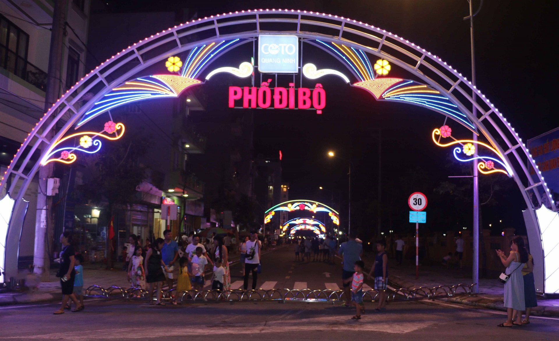 After a long day of exploration, you'll be treated to delicious and affordable fresh seafood at loca...