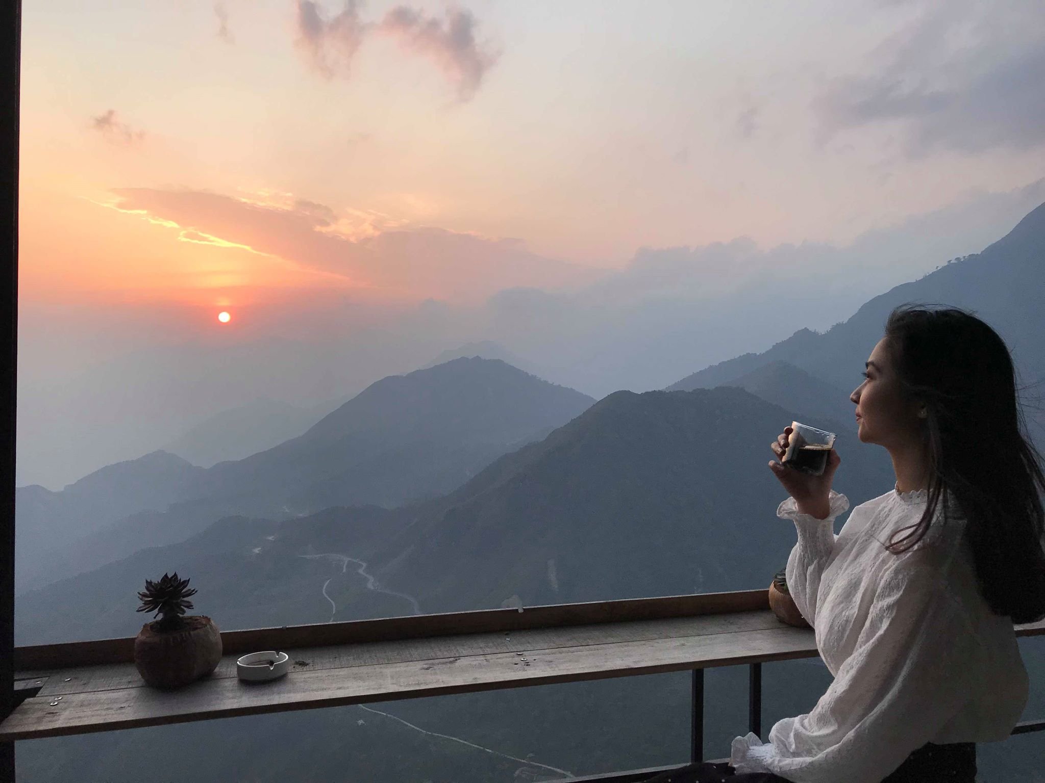 At this 'Heavenly Gate,' an ideal stop has emerged: the O Quy Ho Cafe. What could be more wonderful ...