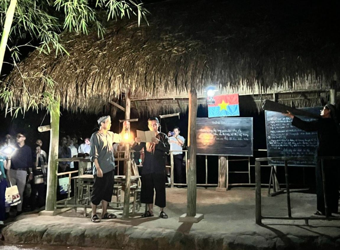Relive the ambiance of the liberated zone at night with the 'Moonlight Battlefield' tour at Cu Chi. ...