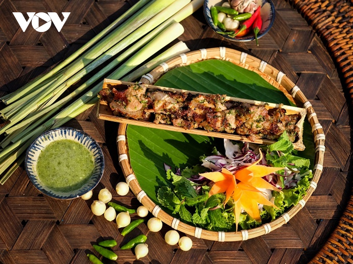 Heo lai grilled in bamboo tubes is Dak Lak’s standout specialty, born from the traditional cuisine o...
