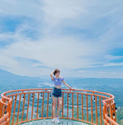 At Tà Đùng, every moment is a living photograph. In the late afternoon, the radiant sunset descends,...