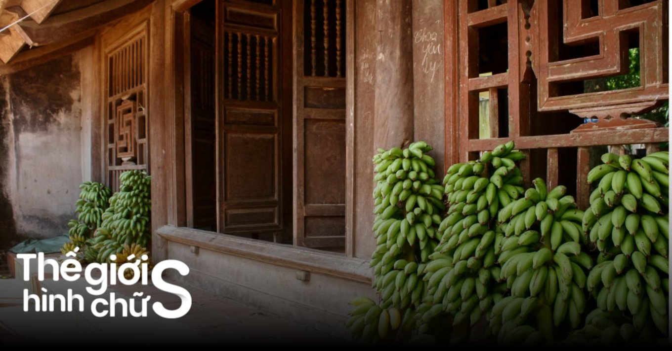 Your journey in Duong Lam must begin with a check-in at Mong Phu Village Gate, an architectural icon...