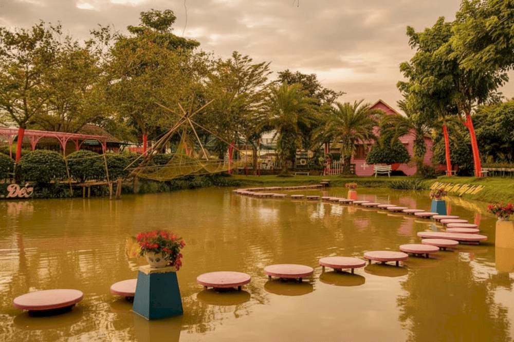 Nếu đến Sa Đéc vào dịp cận Tết Nguyên đán, bạn sẽ có cơ hội hòa mình vào không khí tưng bừng của Fes...