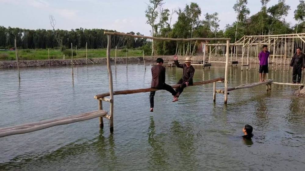 Beyond its beautiful natural scenery, Tan Lap Floating Village is also a place to unwind with an exc...