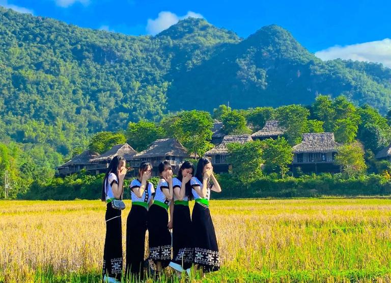 Mai Chau not only boasts majestic landscapes but also preserves the unique cultural heritage of the ...