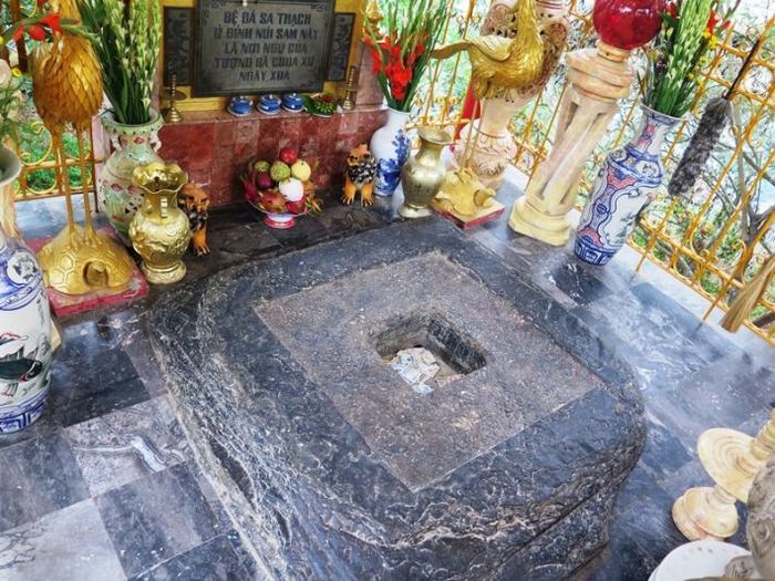 The origin of the Ba Chua Xu statue has always been an intriguing enigma, captivating archaeologists...