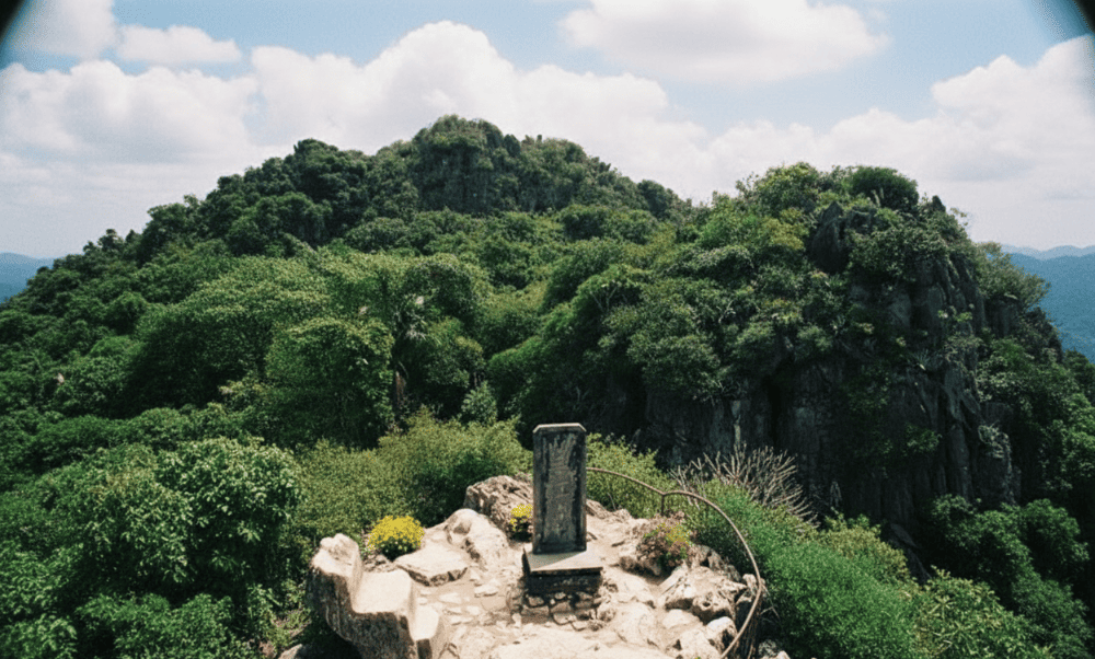 Vọng Giang Đài, a magnificent viewpoint on Thủy Sơn, allows you to embrace the entire majestic natur...