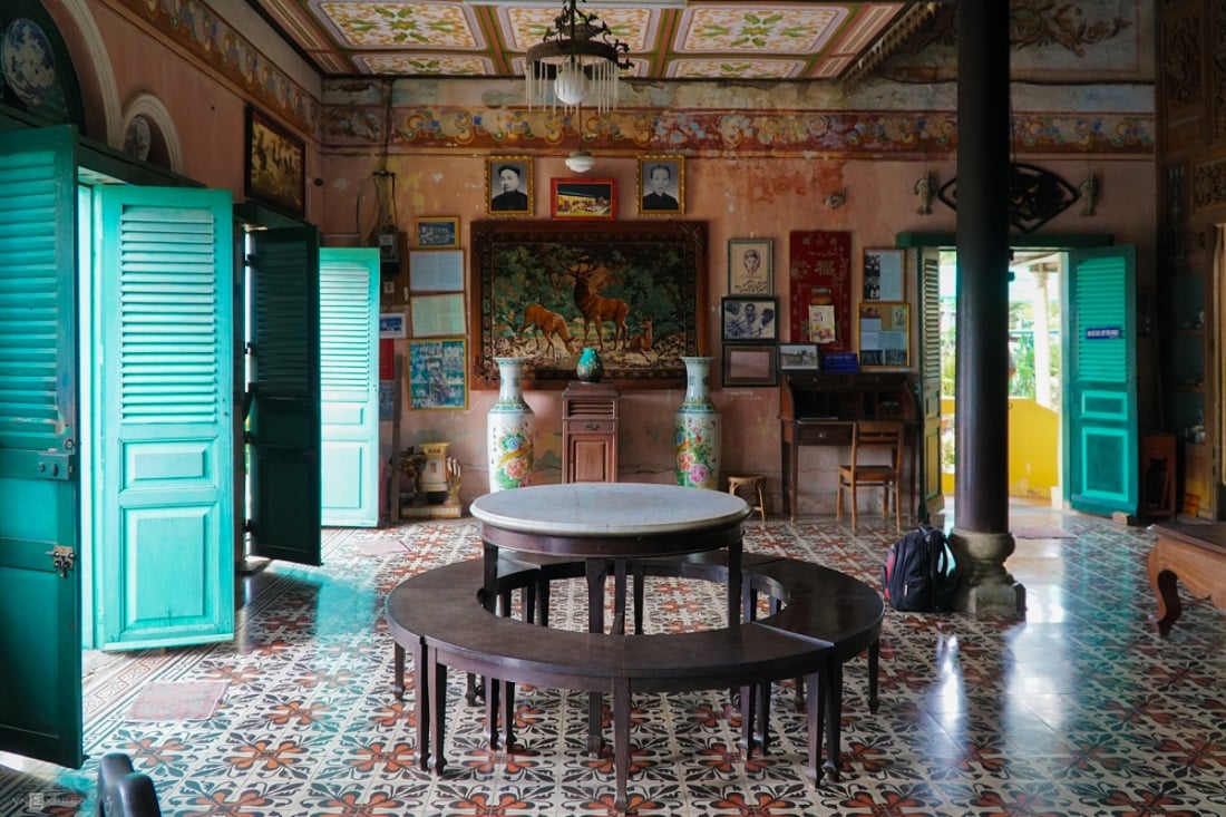 With its unique historical and artistic value, Binh Thuy Ancient House quickly became an ideal setti...