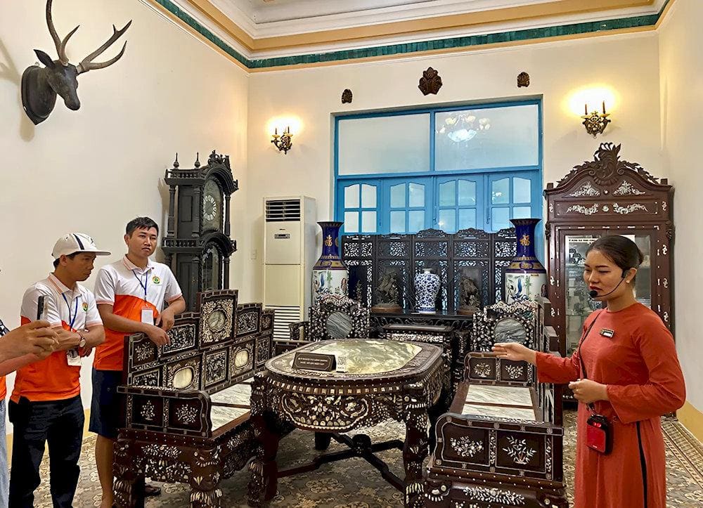 Tên tuổi của Công tử Bạc Liêu gắn liền với vô số giai thoại ly kỳ, mà nổi tiếng nhất phải kể đến câu...