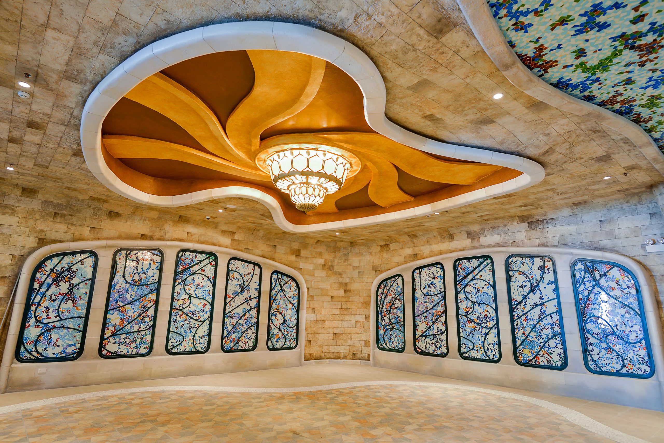 Ga Vân Sơn, on the other hand, captivates with architecture inspired by the Cao Đài Holy See. The st...