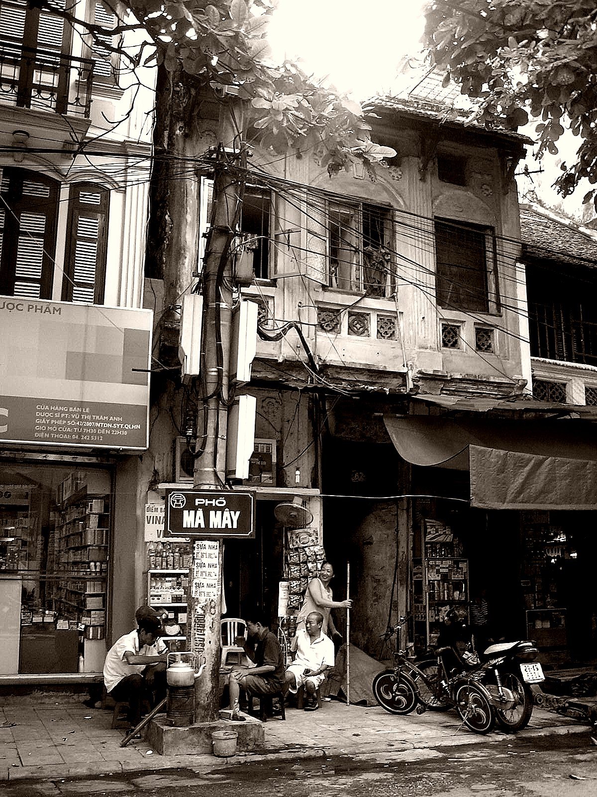 The ancient architecture is an undeniable characteristic of the Old Quarter. The small, narrow-front...