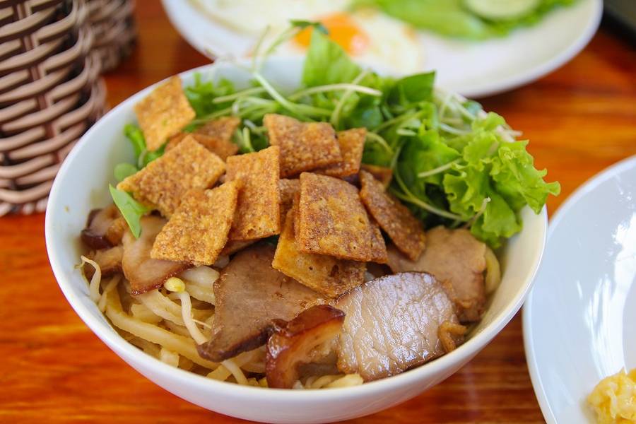 Hoi An captivates not only with its scenery but also with its unique culinary flavors. Here, you mus...