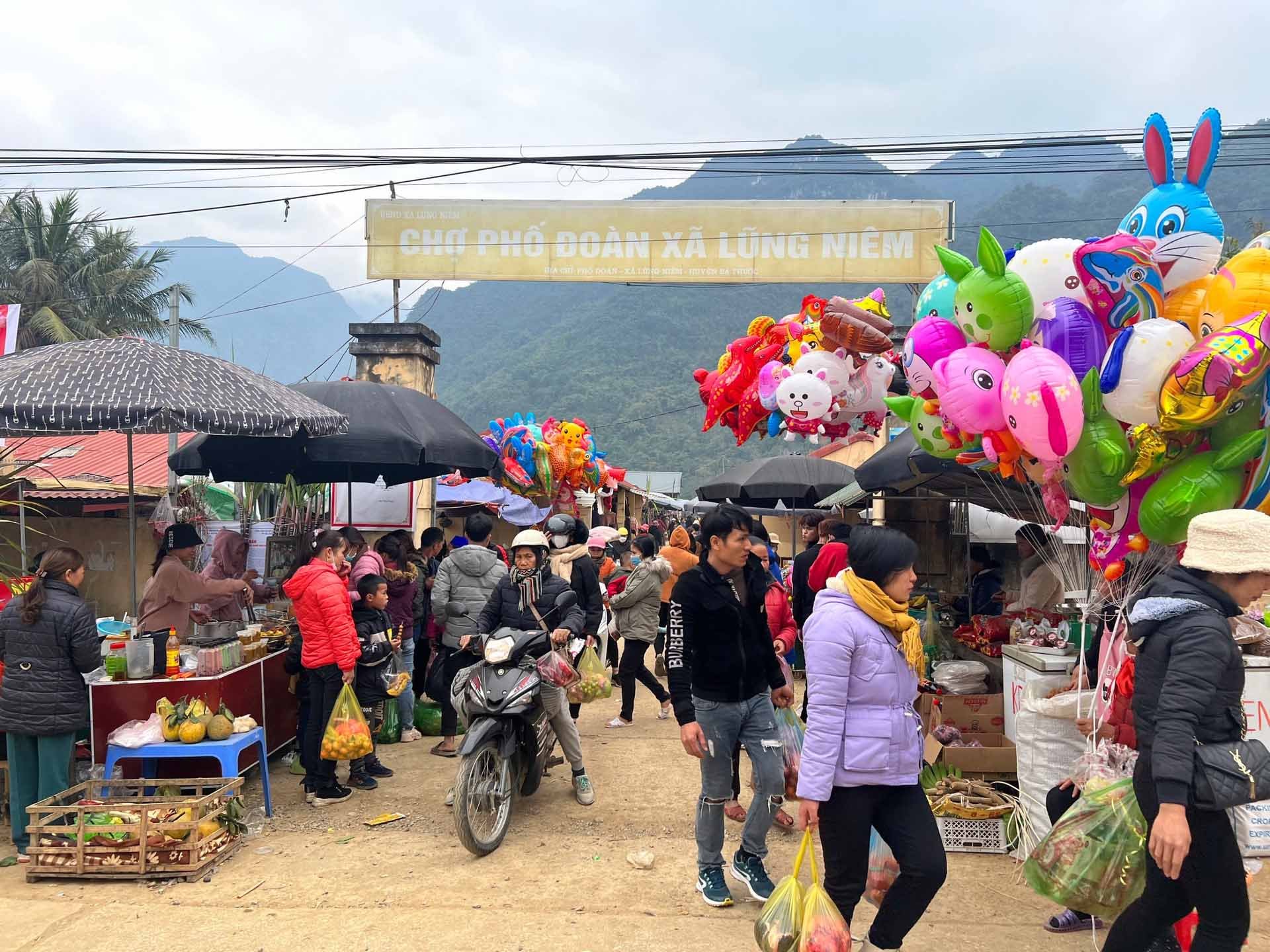 If you visit Pù Luông on a Thursday or Sunday morning, don't miss the Phố Đoàn Market – a characteri...