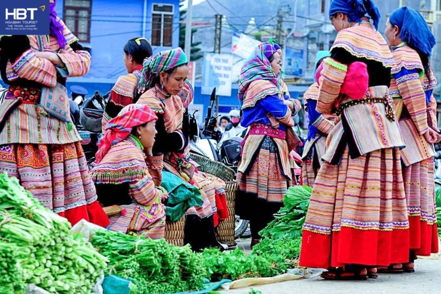 The Hoang Su Phi market, held every Sunday morning in Vinh Quang town, is where you can immerse your...