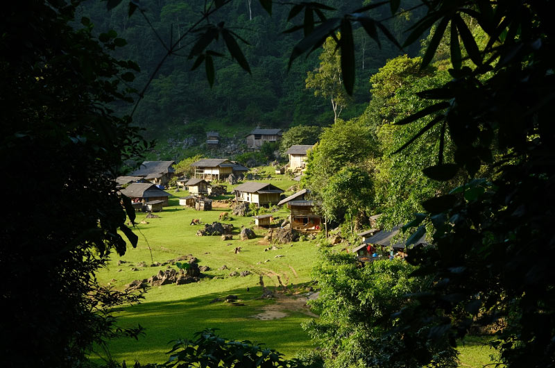Beyond its magnificent natural scenery, Tà Xùa is also home to the Hmong ethnic people, rich in uniq...