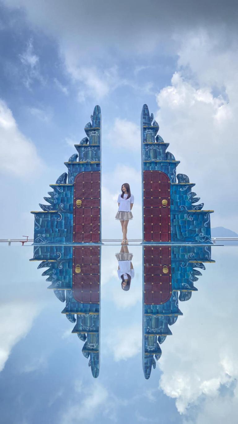Heaven's Gate (Cổng Trời) in Tam Dao is one of the most striking check-in spots, where you can stand...