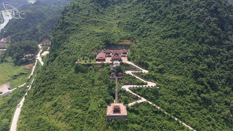 Perched on a hill near Ban Gioc Waterfall, Truc Lam Ban Gioc Pagoda is not just a spiritual architec...
