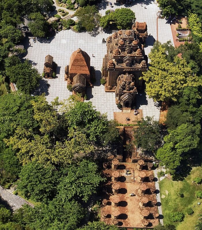 Your journey through Po Nagar unfolds across three distinct tiers. The first, the "Gate Tower" (Tháp...