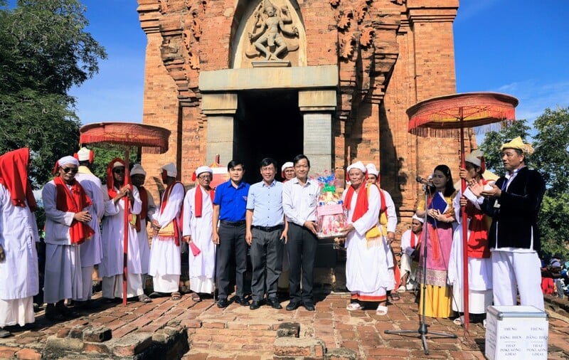 For a complete and meaningful visit to Po Klong Garai Towers, keep a few important points in mind. T...