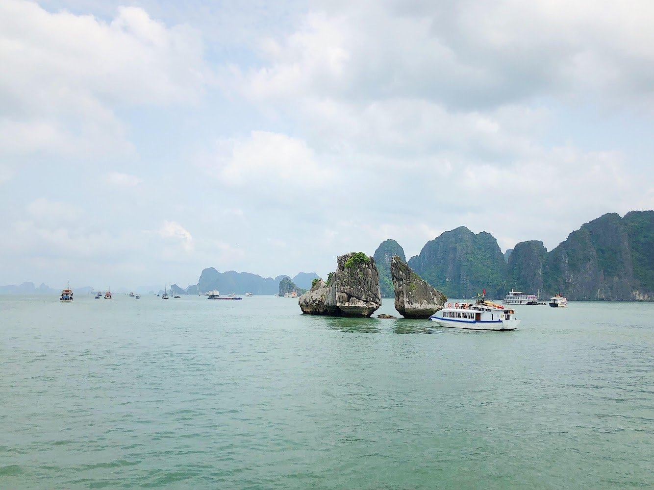 Amidst the vast ocean, Fighting Cocks Islet stands tall like a natural sculpture, with two limestone...