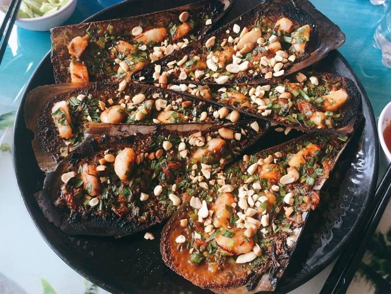 A journey to Lăng Cô would not be complete without experiencing its distinctive cuisine. As a rich b...