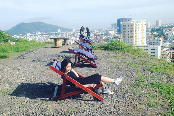 The coastal city of Vung Tau is graced by two majestic mountains, Núi Nhỏ (Small Mountain) and Núi L...