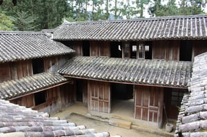 The Hmong King's Palace: A Masterpiece of Power Amidst the Frontier Stone Plateau