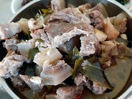 Thịt Trâu Nấu Lá Lồm: The Unique Mountain Flavor of Hoa Binh